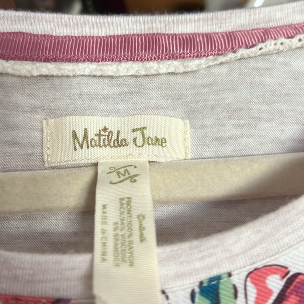 MATILDA JANE Friends Forever Elyse Tee, Floral Blend w/Birds, Size Medium, GUC. - Picture 3 of 9
